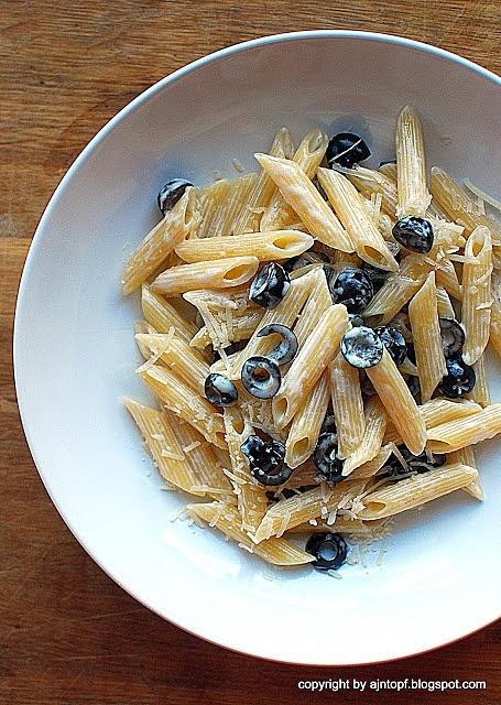 Penne z czarnymi oliwkami