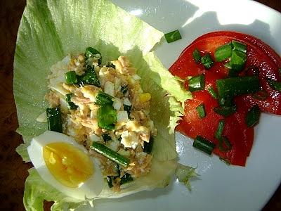 Lettuce sandwiches with tuna salad