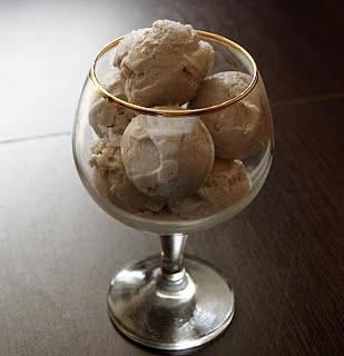Lody z czerwonego wina