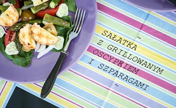Sałatka ze szpinakiem i grillowanym oscypkiem