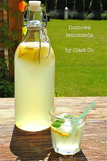 Lemoniada na lato z miętą i melisą