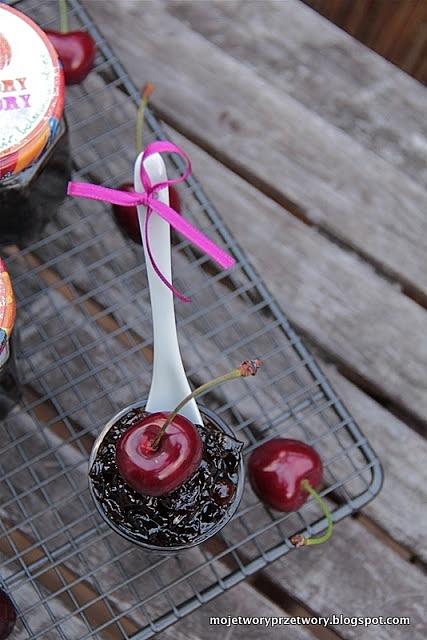 Konfitura z czereśni z balsamico, pieprzem młotkowanym i kolendrą