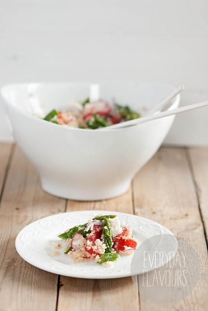 Sałatka z quinoa i szparagami