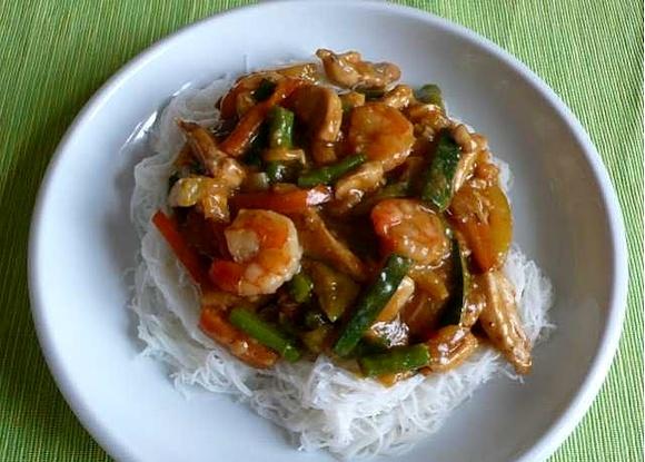 Orientalna potrawka z kurczaka i krewetek