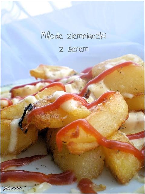 Młode ziemniaki z żółtym serem
