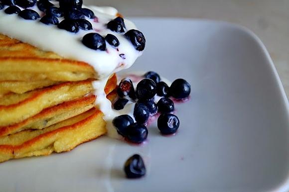 Jagodowe pancakes na śniadanie i lekki deser