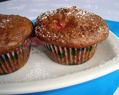 Czekoladowe muffinki z malinami