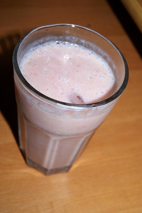 Shake bananowo-truskawkowy