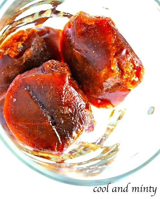 Kawa mrożona z kawowych kostek