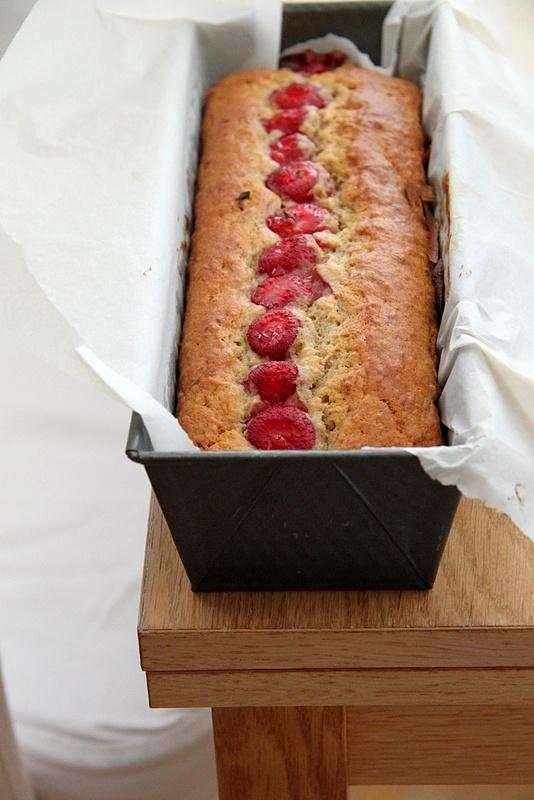 Ciasto bananowe z truskawkami
