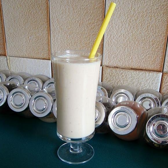Bananowy koktajl do smoothies artystyczny napój