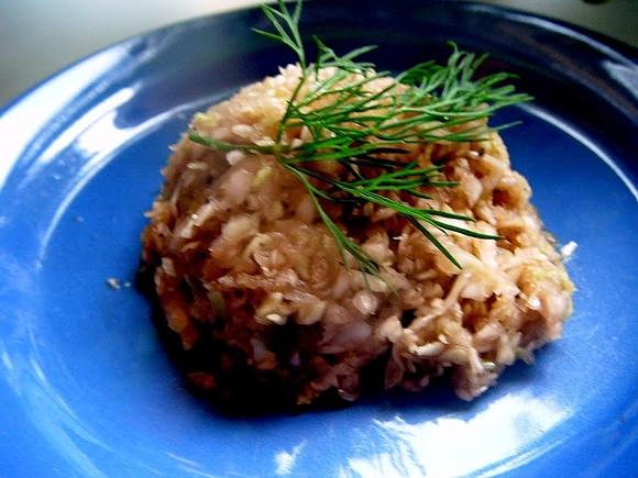 Surówka z młodej kapusty z gruszkowym octem balsamico