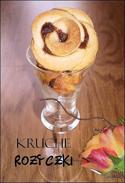 Kruche różyczki ciasteczka z marmoladą