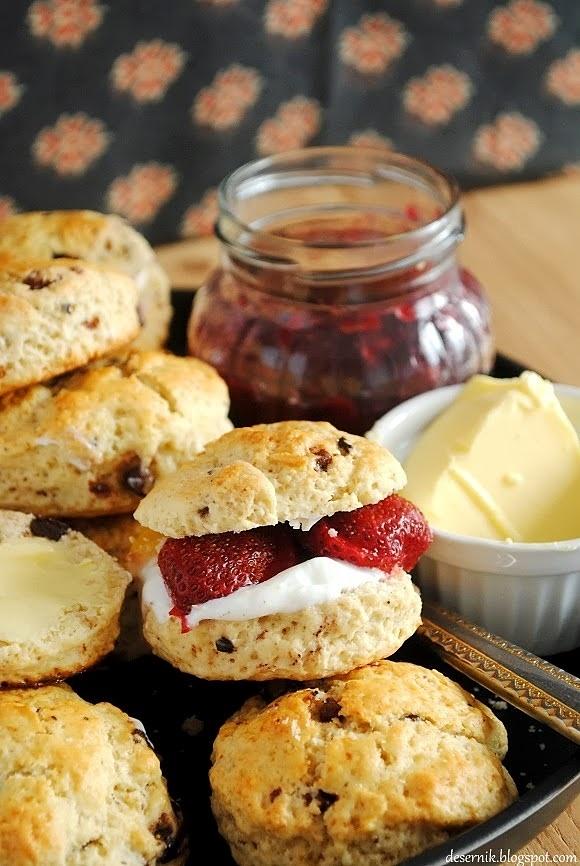 Scones z czekoladą – szybkie i smaczne angielskie bułeczki