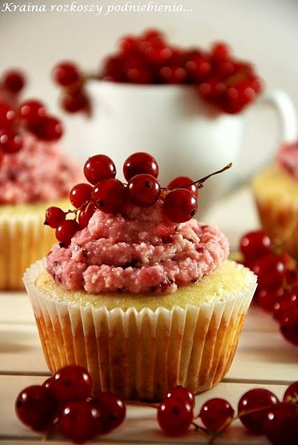 Muffiny z czerwoną porzeczką