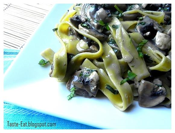 Tagliatelle z bazyliową pieczarką w serze