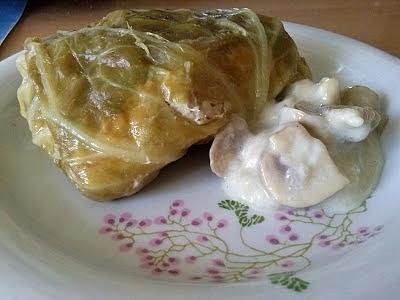 Gołabki z sosem pieczarkowym
