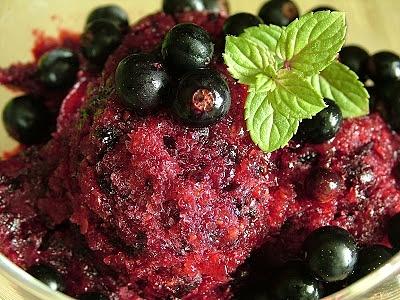Lody z czarnej porzeczki