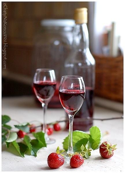 Ratafia z owoców sezonowych – nalewka na imprezę
