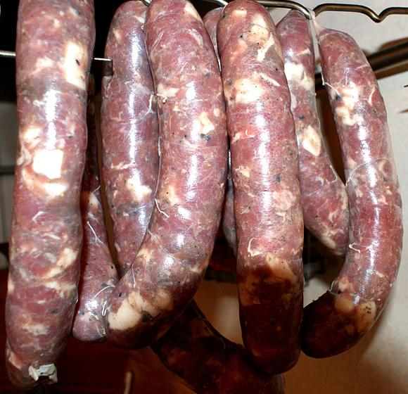 Domowa kiełbasa z wołowiny i łopatki