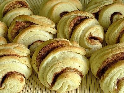 Cynamonowe rogale półfrancuskie z olejem rzepakowym