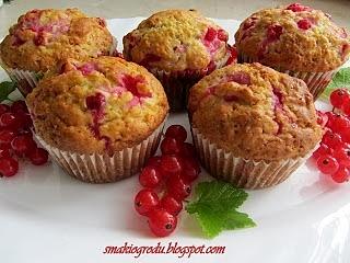 Muffinki z czerwoną porzeczką