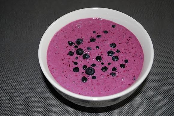 Domowy jogurt jagodowy na dwa sposoby
