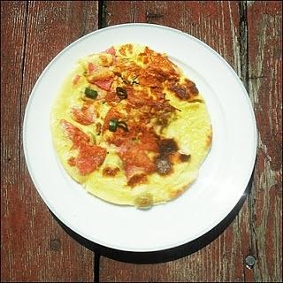 Omlet z serem i salami