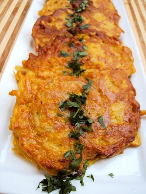 Onion bhaji przepis na cebulowe placuszki kuchni wegetariańskiej