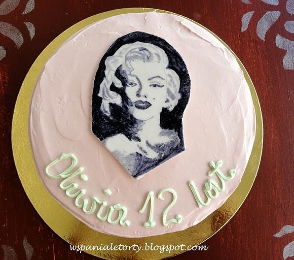Tort marilyn monroe - przepis na wspaniały tort śmietanowy z ozdobą