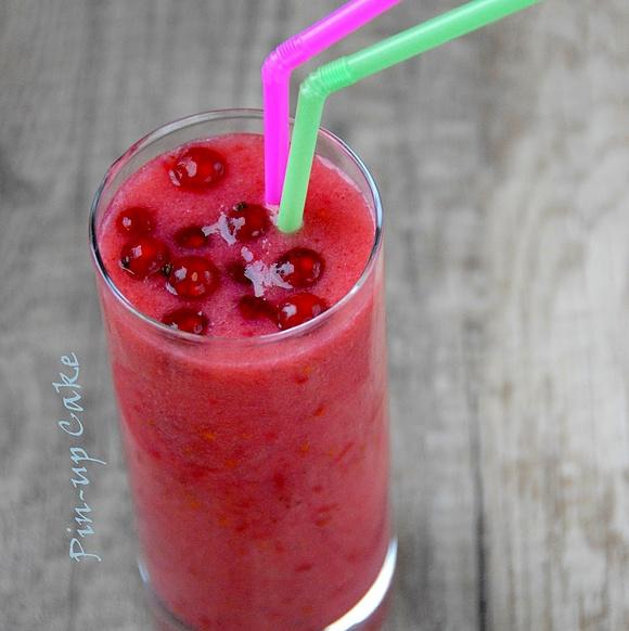 Smoothie z porzeczek i brzoskwiń