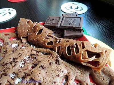 Ażurowe naleśniki o smaku czekolady