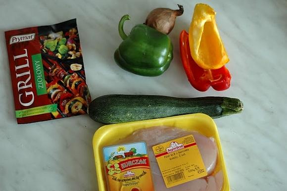 Lekkie szaszłyki na grilla z mięsa i warzyw