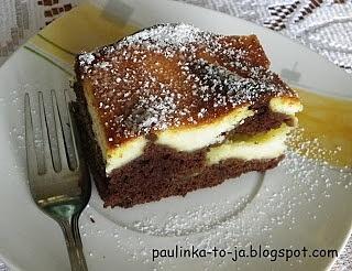 Sernik łaciaty w czekoladowym cieście