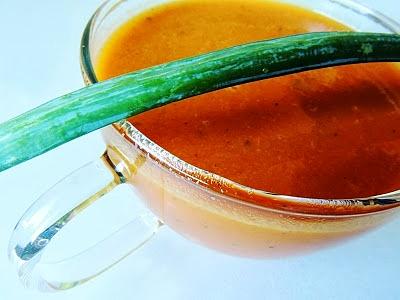 Zupa krem pomidorowo-paprykowa z mascarpone, wędzoną papryką i kurkumą