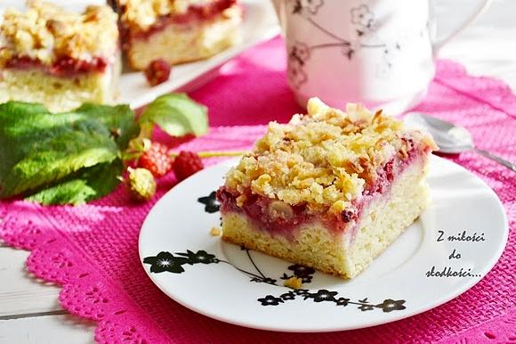 Ciasto twarogowe z malinami i kruszonką