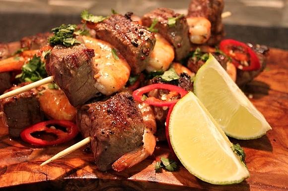 Surf & turf z krewetkami i wołowiną