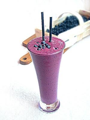 Jagodowy koktajl z płatkami ryżowymi i octem balsamicznym