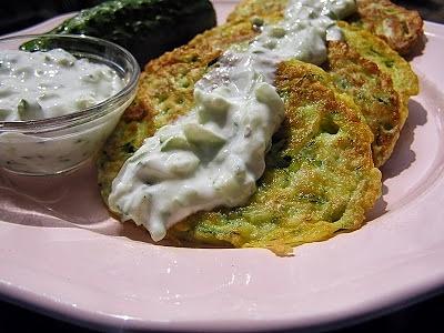 Placuszki cukiniowe z tzatziki