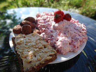 Truskawkowy twarożek z cytrynową nutą