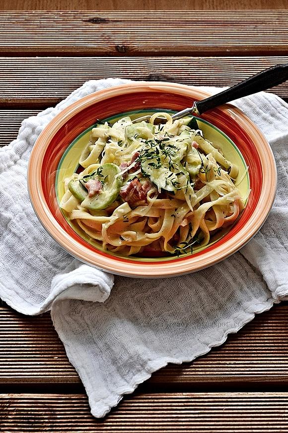 Carbonara z cukinią - lekka wersja pełna smaku