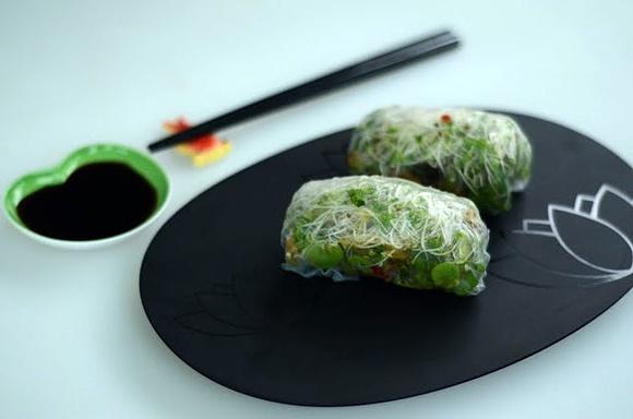 Spring rolls z bobem i grzybami shiitake
