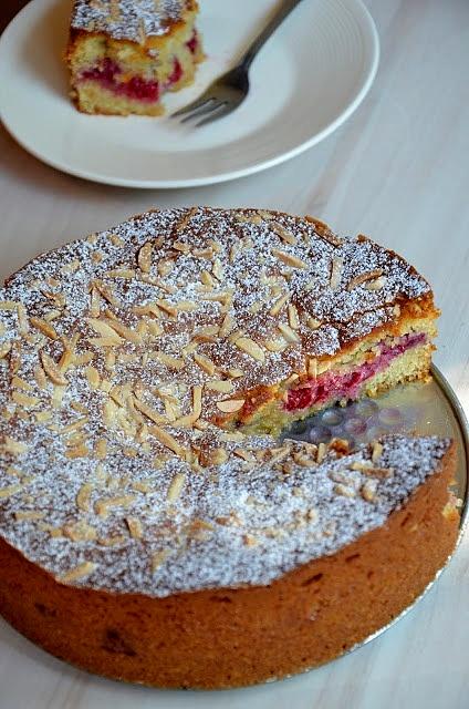 Bakewell cake z malinami