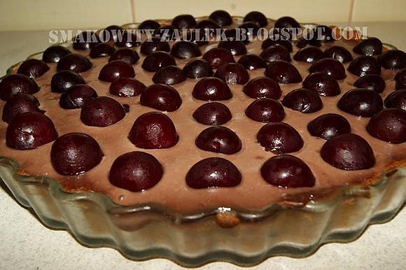 Tarta z kremem budyniowo czekoladowym i wiśniami
