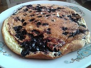 Omlet biszkoptowy z jagodami