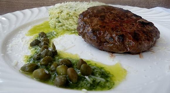 Grillowana wołowina z risini i koperkowym pesto