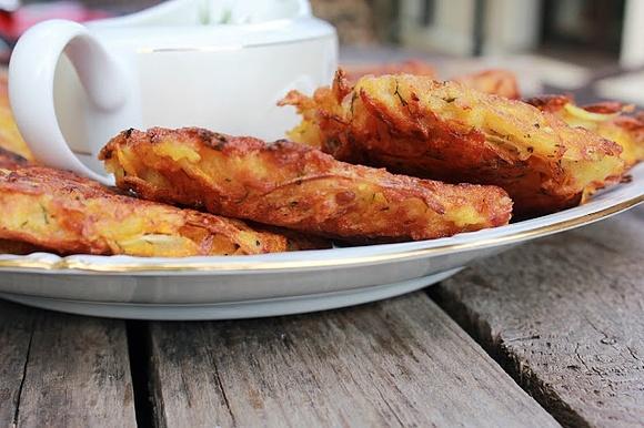 Rosti ziemniaczane z kremem chrzanowym