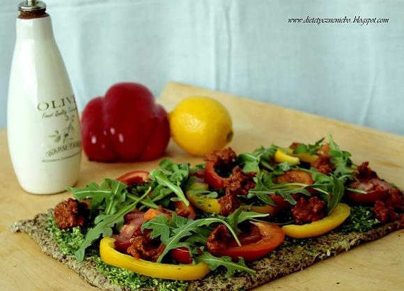 Pizza bez pieczenia - raw food, przepis na surową pizzę