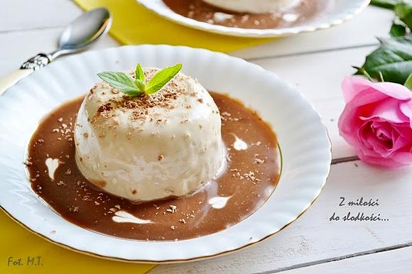 Kawowa panna cotta z sosem czekoladowym