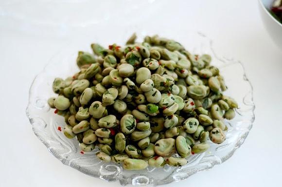 Bób z miętą i chili